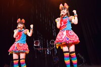 大黒柚姫（写真左）と安藤ゆず（右）のゆずゆずコンビ。