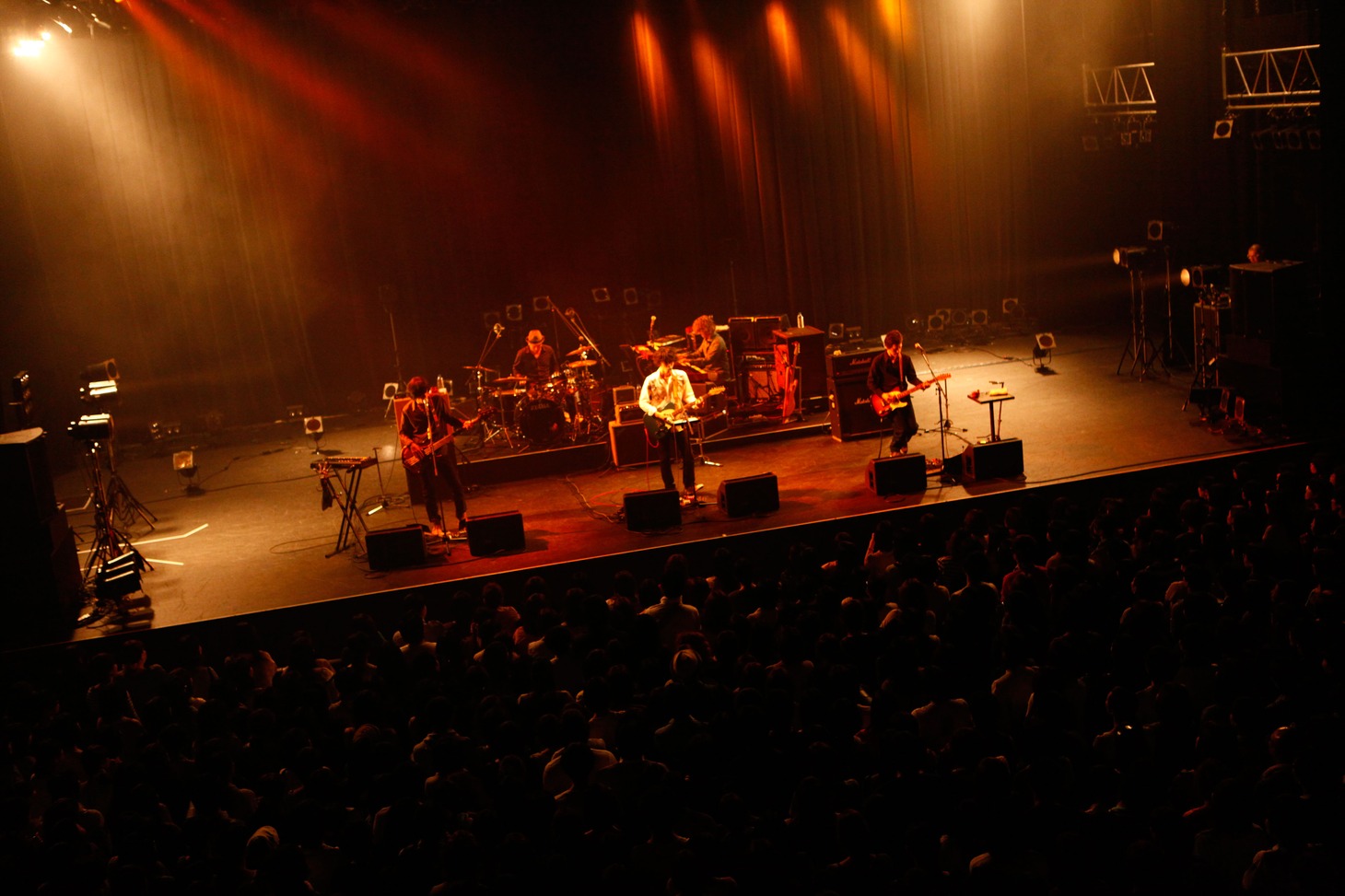 5月9日に東京・SHIBUYA-AXで行われた「GRAPEVINE TOUR 2013」の様子。（撮影：山川哲矢）
