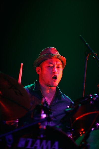 亀井亨（Dr）（撮影：山川哲矢）