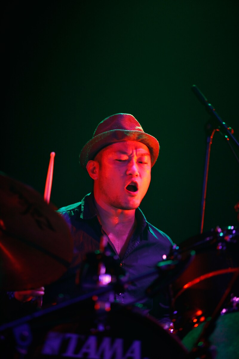 亀井亨（Dr）（撮影：山川哲矢）