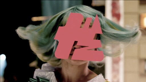 きゃりーぱみゅぱみゅ「インベーダーインベーダー」のPVに登場する“だだだだンサー”。