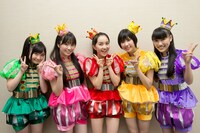 今週の人気の画像6位は「ももクロ、Ozzfestで白熱ライブ『私たちがアイドルだ！』」より、「Ozzfest Japan 2013」でのステージを終えたばかりのももいろクローバーZ。 (C)Ozzfest Japan