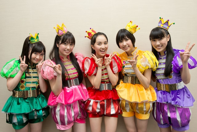 「Ozzfest Japan 2013」でのステージを終えたばかりのももいろクローバーZ。 (C)Ozzfest Japan