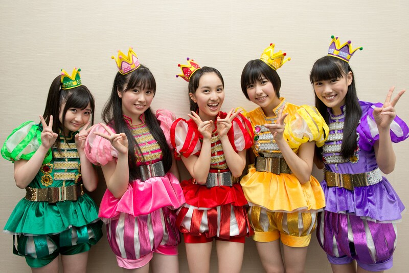 「Ozzfest Japan 2013」でのステージを終えたばかりのももいろクローバーZ。 (C)Ozzfest Japan