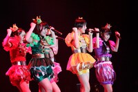 「Ozzfest Japan 2013」でライブを披露するももいろクローバーZ。 (C)Ozzfest Japan