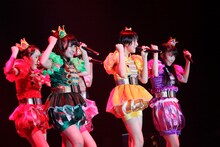 「Ozzfest Japan 2013」でライブを披露するももいろクローバーZ。 (C)Ozzfest Japan