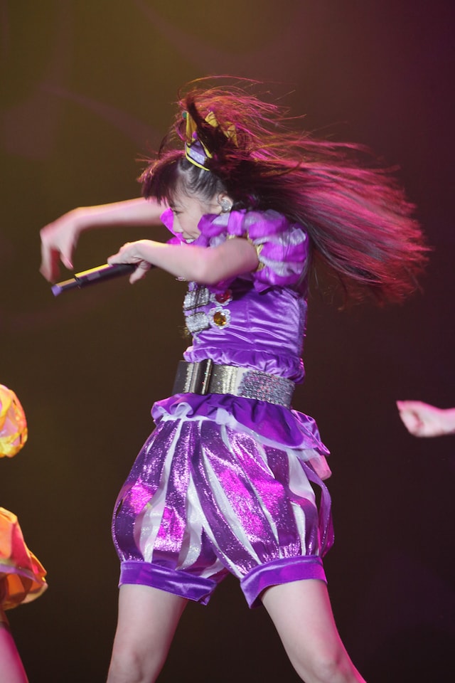 全力でパフォーマンスする高城れに。 (C)Ozzfest Japan