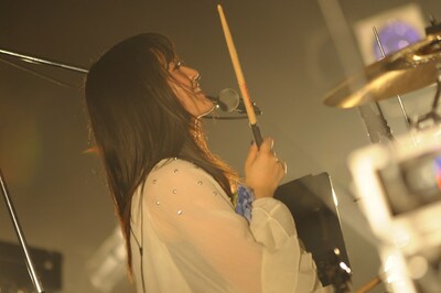 澤村小夜子（Dr） （Photo by H.and.A）