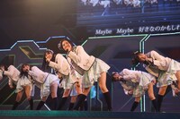 「言い訳Maybe」を披露するHKT48。（C)AKS