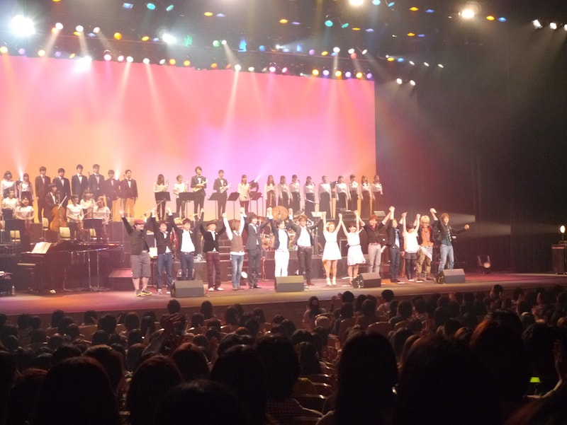 ラストに行われた全出演者揃ってのカーテンコール。