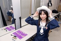 メイクルーム。早着替えを済ませた2幕出演者はここでメイクを行う。