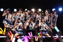 「アイシテラブル！」を披露するSKE48。