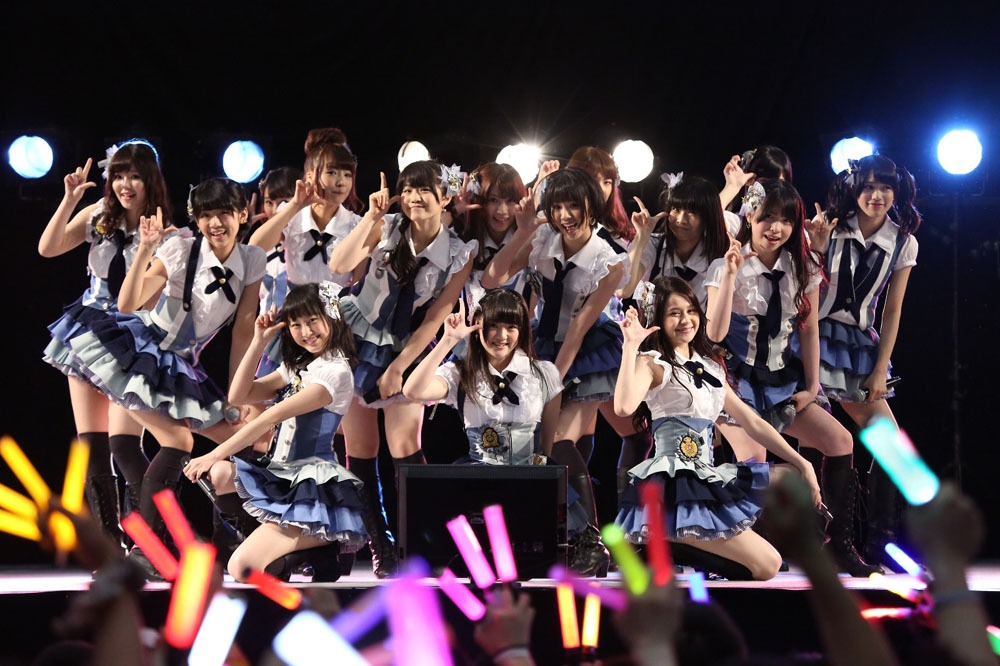 「アイシテラブル！」を披露するSKE48。