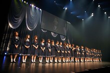 「16人のプリンシパル deux」ミニライブより、MC中の乃木坂46。