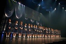 「16人のプリンシパル deux」ミニライブより、MC中の乃木坂46。