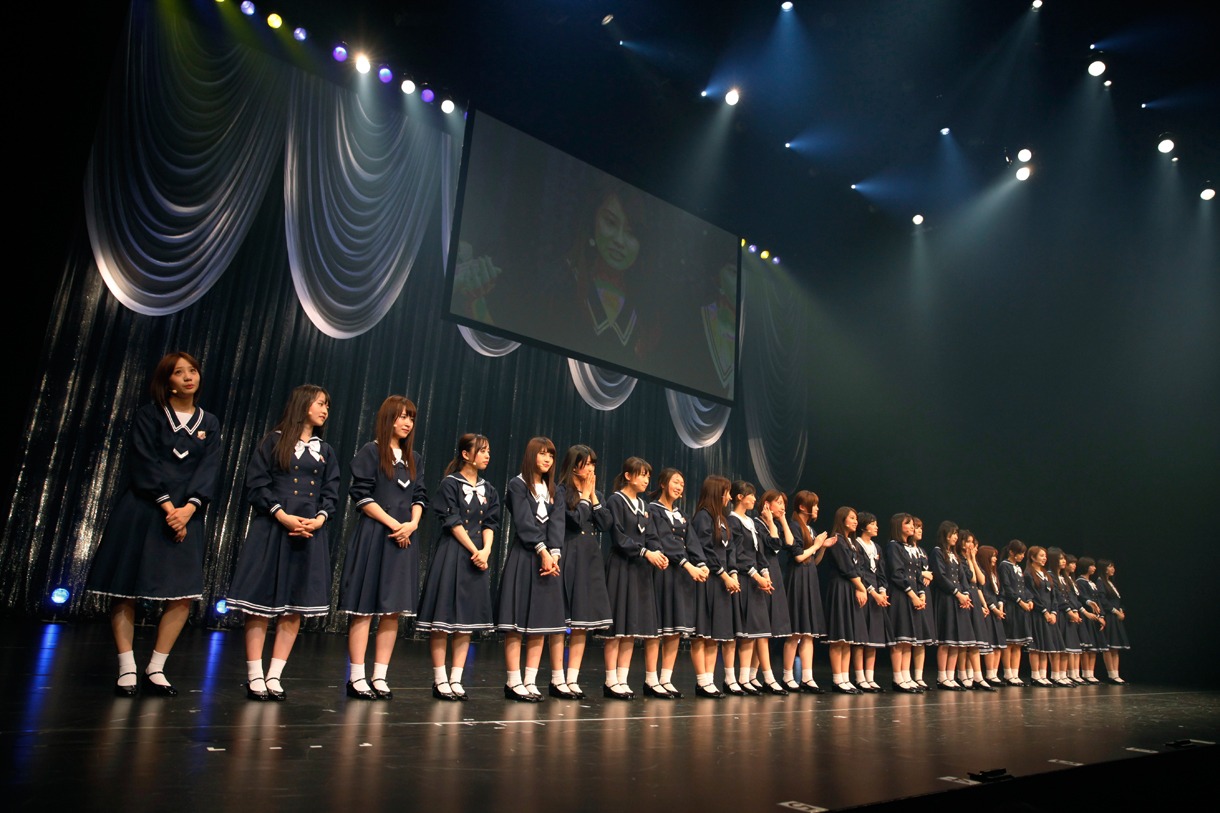 「16人のプリンシパル deux」ミニライブより、MC中の乃木坂46。