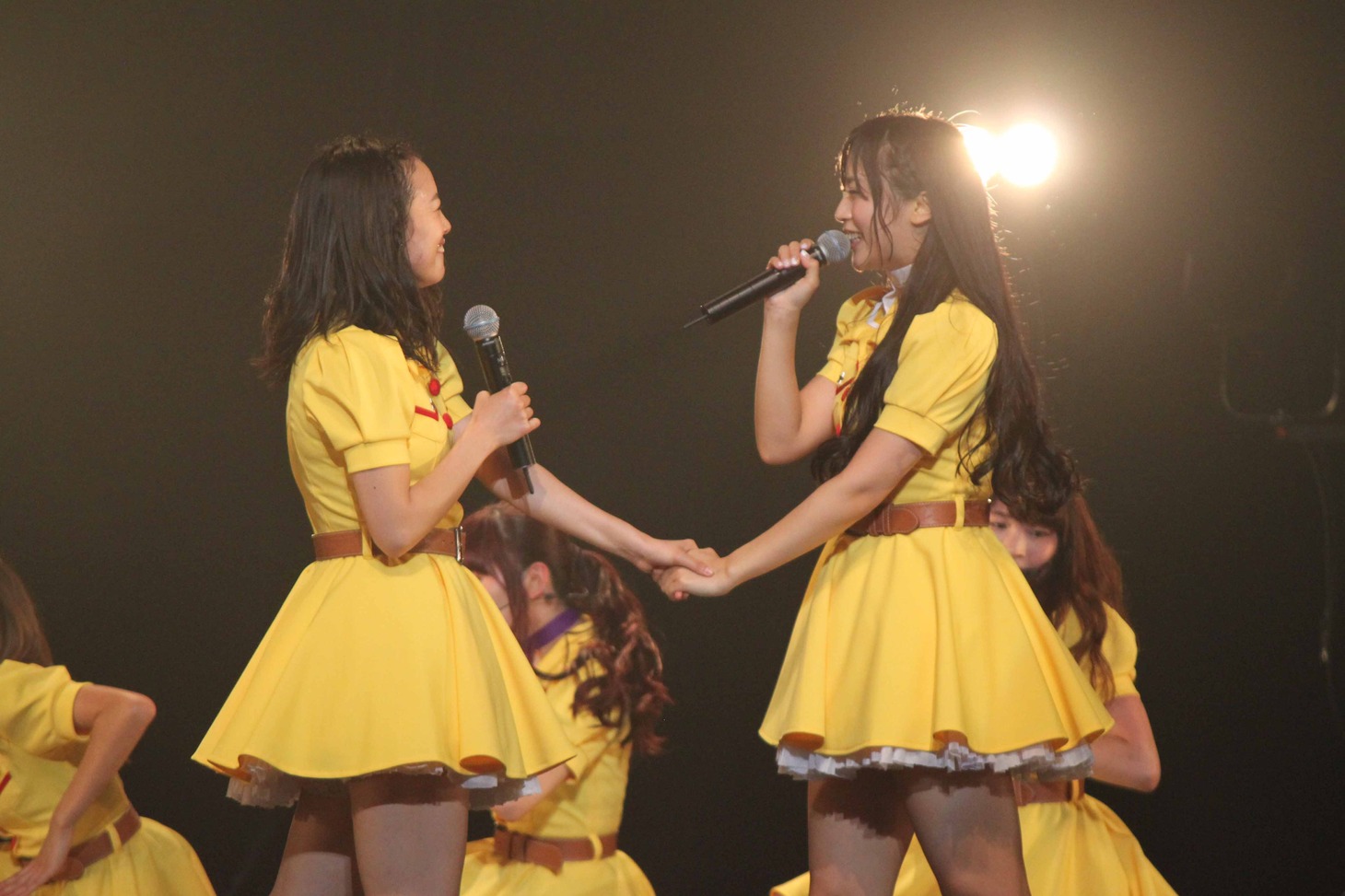 森詩織と根岸愛（左から）。