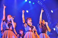 森詩織、奥仲麻琴、根岸愛（左から）。