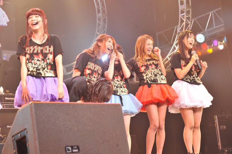 新曲「I」を披露し感極まって泣き出す増井みお。