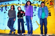 ズボンズ。左からムーストップ(B, Vo)、マッタイラ(Key, Vo, G)、ドン・マツオ(G, Vo)、ピット(Dr)。