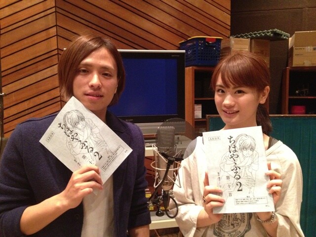 綾瀬千早役の瀬戸麻沙美（右）と記念撮影をするKo-hey。