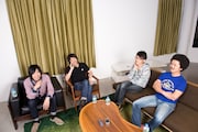 インタビューに応じるSCOOBIE DO。