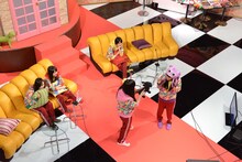 ももいろクローバーZ「USTREAM大賞受賞記念 24時間いただきますっTV」配信スタジオの様子。