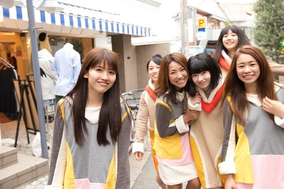 下北沢の街を“PARADE”するlyrical school。