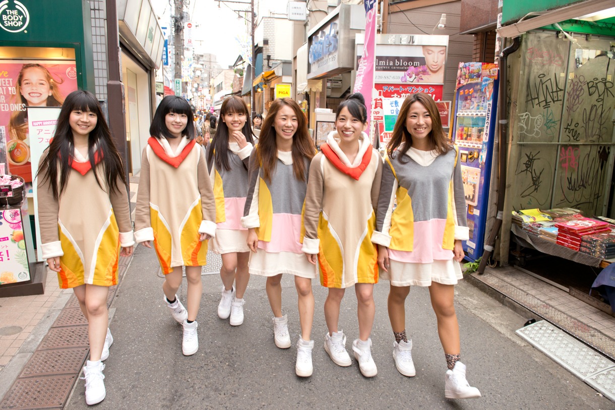 下北沢の街を“PARADE”するlyrical school。
