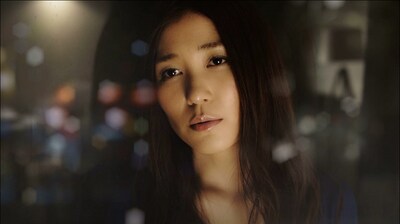 ティーナ・カリーナ「あかん」ビデオクリップのワンシーン。