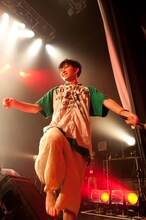 2012年2月24日に東京・新木場STUDIO COASTで行われた「岡村ちゃんとかまってちゃん」での神聖かまってちゃんのライブ。