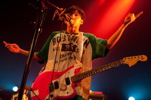 2012年2月24日に東京・新木場STUDIO COASTで行われた「岡村ちゃんとかまってちゃん」での神聖かまってちゃんのライブ。