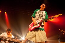 2012年2月24日に東京・新木場STUDIO COASTで行われた「岡村ちゃんとかまってちゃん」での神聖かまってちゃんのライブ。