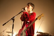 2012年4月10日に東京・Zepp Tokyoで行われた「神聖かまってちゃん×B.B.クィーンズ『夢のENDは鳴り止まないっ』ツアー」での神聖かまってちゃんのライブ。