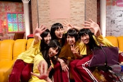 今週の人気の画像2位は「ももクロ百田『世の中パンケーキブームだから私も焼く!』」より、「USTREAM大賞受賞記念 24時間いただきますっTV」でのももいろクローバーZ。