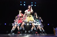 2013年の「USTREAM大賞受賞記念 24時間いただきますっTV」フィナーレを飾ったももいろクローバーZシークレットライブの様子。