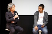 「配達されたい私たち」トークイベントでの佐野元春と古厩智之。