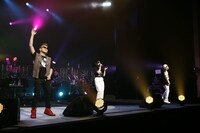 清水翔太「MELODY TOUR 2013」東京国際フォーラム ホールA公演の様子。「今夜はブギー・バック」をパフォーマンスする清水翔太、加藤ミリヤ、SHUN（左から）。