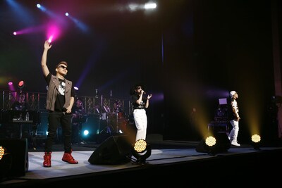 「今夜はブギー・バック」をパフォーマンスする清水翔太、加藤ミリヤ、SHUN（写真左から）。