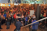 「DoKomi」の開場を待つ観客。