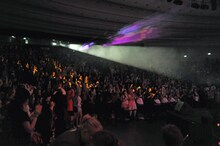 ナノのパフォーマンスに盛り上がるドイツファン。