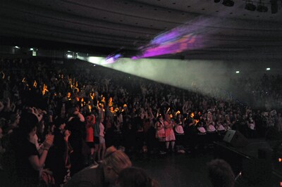 ナノのパフォーマンスに盛り上がるドイツファン。