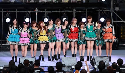 日本武道館公演発表後に℃-uteとともに「超HAPPY SONG」を歌うBerryz工房。