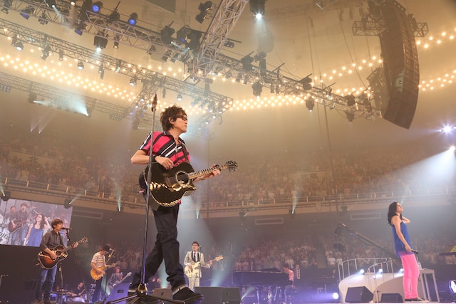 18日公演よりスピッツ+ハウスバンド「魔法のコトバ with スガシカオ、アンジェラ・アキ」の模様。