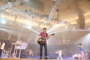 18日公演よりスピッツ+ハウスバンド「魔法のコトバ with スガシカオ、アンジェラ・アキ」の模様。