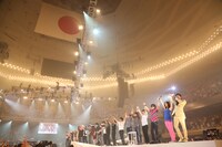 18日公演のフィナーレの様子。