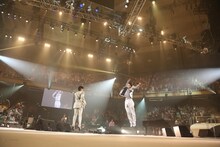 KREVA（写真右）と亀田誠治（左）。