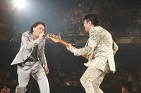 KREVA（写真左）と亀田誠治（右）。