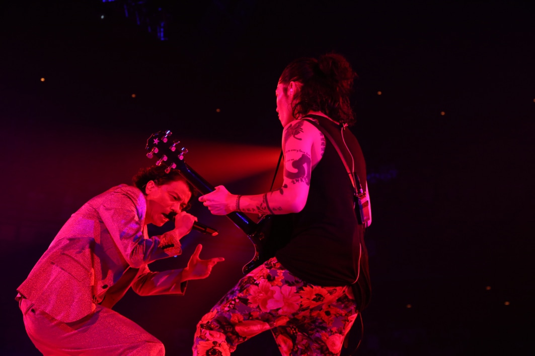 KREVAは「STRONG with MIYAVI」でMIYAVIと共演。