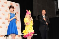 剛力彩芽、きゃりーぱみゅぱみゅ、田中孝司社長（写真左から）によるトークセッションの模様。